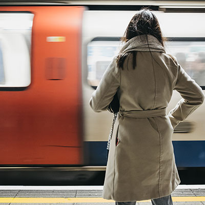 HOPPECKE Bahnlösungen sichern U-Bahnen in der London Underground ab 