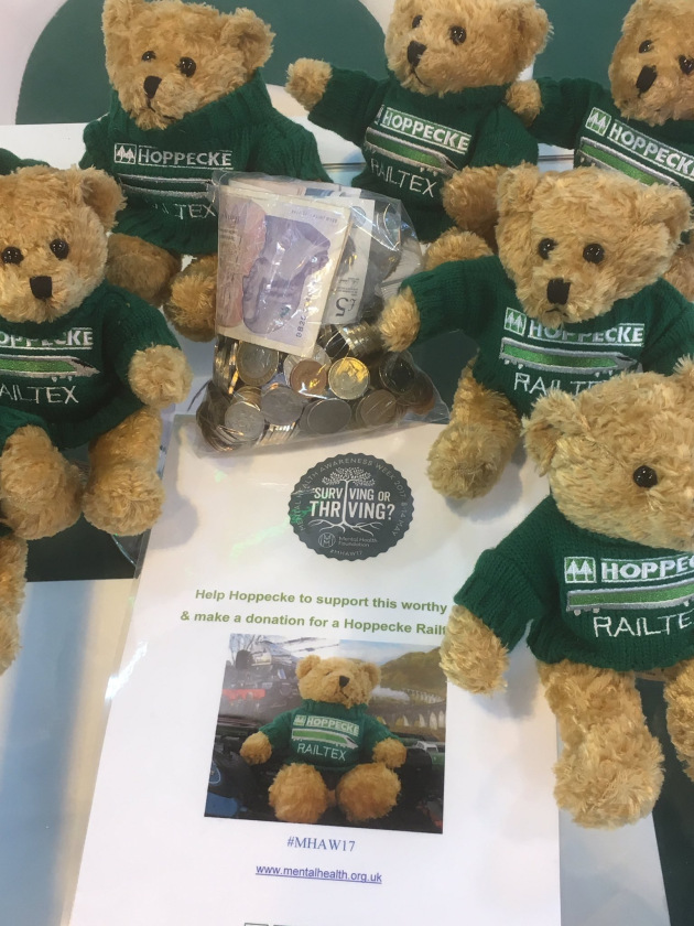 HOPPECKE sammelt mit Teddybären Spenden auf größter Bahnmesse in Groß-Britannien - Mittwoch, 07.06.2017